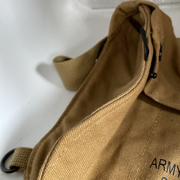 NEW condition tan canvas shoulder bag with 3 pockets & large interior - Picture 4 of 6